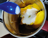 A picture of step 1 of Mango custard.