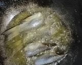รูปขั้นตอนการทำที่ 2 ของ ปลากระบอกร้าทอด 🐟