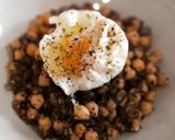 Foto del paso 6 de la receta: Garbanzos salteados con morcilla y huevo poché