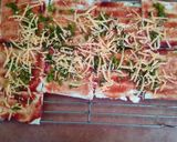 A picture of step 4 of White bread pizza.