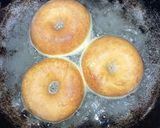 Foto langkah ke 5 dari resep Glazed Donuts.