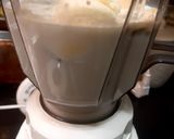 A picture of step 1 of Avocado Milkshake with Vanilla Ice-cream.