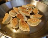 Foto langkah ke 7 dari resep Gyoza, guotie, dumplings.