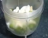 A picture of step 2 of Methi matar malai.
