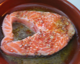 Foto del paso 2 de la receta: Salmón al horno en salsa de mostaza a la antigua