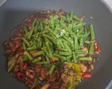 Foto langkah ke 7 dari resep Kacang panjang Daging Jamur Masak Kecap.