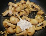 Foto del paso 5 de la receta: Escalopines de ternera con champiñones en salsa