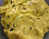 A picture of step 2 of Methi Thepla.