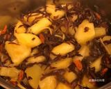 A picture of step 7 of Stir-Fried Pineapple with Shredded Ginger and Wood Ear Mushrooms.