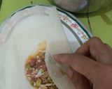 Foto langkah ke 4 dari resep Martabak Telur Kol & Kornet.