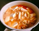 Hình bước làm 4 của món Canh Kim Chi Cá Ngừ (Chamchi Kimchi Jjigae)