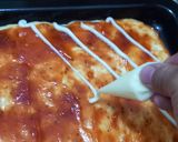 Foto langkah ke 3 dari resep Pizza Barbeque Cheese Mayo.