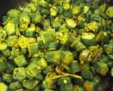 A picture of step 3 of Lasooni bhindi.