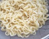 Foto langkah ke 2 dari resep Mie Kari Kuah Susu Keju Spesial.