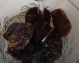 A picture of step 1 of Dates Smoothie.