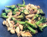 Foto del paso 1 de la receta: Noodles con setas, pollo y brócoli