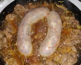 Foto del paso 2 de la receta: Saltado frito de riñones adobados y chorizos con croquetas de lechuga