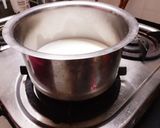 A picture of step 2 of Milk kulfi.
