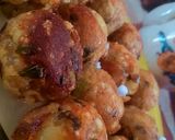 A picture of step 8 of Sabudana Vada.