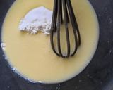 Une image de l'étape 1 de Muffins moelleux aux myrtilles.