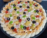 A picture of step 3 of Petal Shape Cheesy Pizza 🍕🍕.