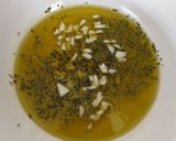 Foto del paso 2 de la receta Salsa de aceite, ajo y perejil