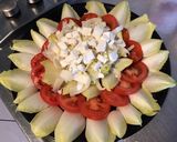 Une image de l'étape 7 de Salade de jeunes endives aux tomates, feta grecque et persil (sauce au miel et cidre).