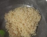 स्पाइसी चीज़ी वेज मैगी नूडल(spicy cheese veg maggi noodle recipe in hindi) रेसिपी चरण 1 फोटो