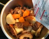 Hình bước làm 3 của món Nấm đông cô kho ngũ vị (bò kho chay)