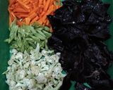 Foto langkah ke 1 dari resep Tumis jamur kuping + sayuran.