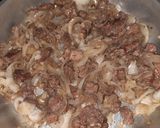Foto del paso 5 de la receta: Cubos de hígado encebollados con puré
