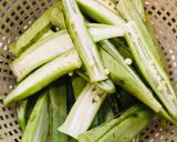 Hình bước làm 1 của món Đậu bắp xào tỏi