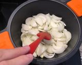 A picture of step 3 of Authentic french onion soup.