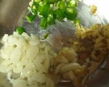 A picture of step 2 of Garlic dal palak.