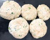 A picture of step 2 of Louki thepla.