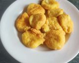 A picture of step 4 of Dahi vada (white udad dal).