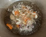 Foto langkah ke 2 dari resep Sayur sop bumbu iris.