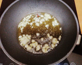 Foto del paso 2 de la receta: Bacalao con gulas y huevo frito