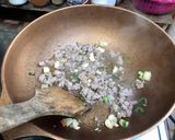 รูปขั้นตอนการทำที่ 2 ของ เส้นหมี่ผัดซีอิ๊วหมูสับผักรวม