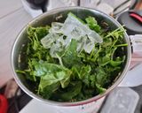A picture of step 3 of Palak vali chutney for sandwich.