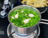 Hình bước làm 3 của món Canh Cải Bó Xôi Nấu Nấm Rơm