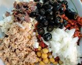 Foto del paso 3 de la receta: 168.🥗Ensalada de garbanzos, tomate seco y anchoas con veganesa🍅