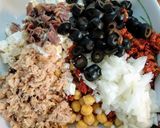 Foto del paso 3 de la receta: 168.🥗Ensalada de garbanzos, tomate seco y anchoas con veganesa🍅