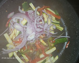Foto del paso 2 de la receta: Huevos fritos, con fideos de arroz lomo de dos colores