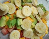 A picture of step 1 of Fruit salsa.