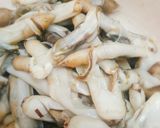 Hình bước làm 2 của món Ốc móng tay xào sả ớt