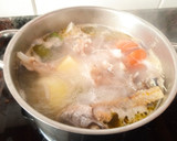 Foto del paso 2 de la receta: Caldo de pescado y verduras