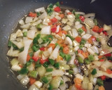 Foto del paso 1 de la receta: Arroz con pollo y aceitunas