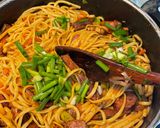 Foto del paso 6 de la receta: Tallarín saltado criollo con sobras de parrillada !