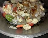 Foto langkah ke 5 dari resep Oseng Kikil Tahu.